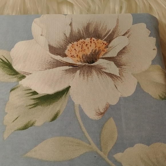 Metropolitan Bamboo Blue Floral Full Size Sheets - Picture 4 of 9